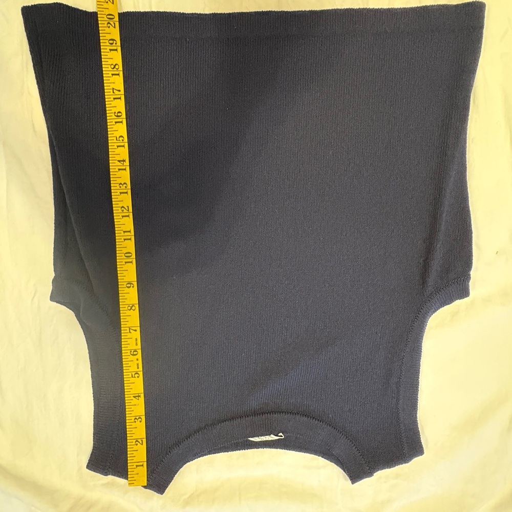 St John Sport by Marie Gray
Navy wool blend knit vest 
Vintage EUC medium - Picture 2 of 6